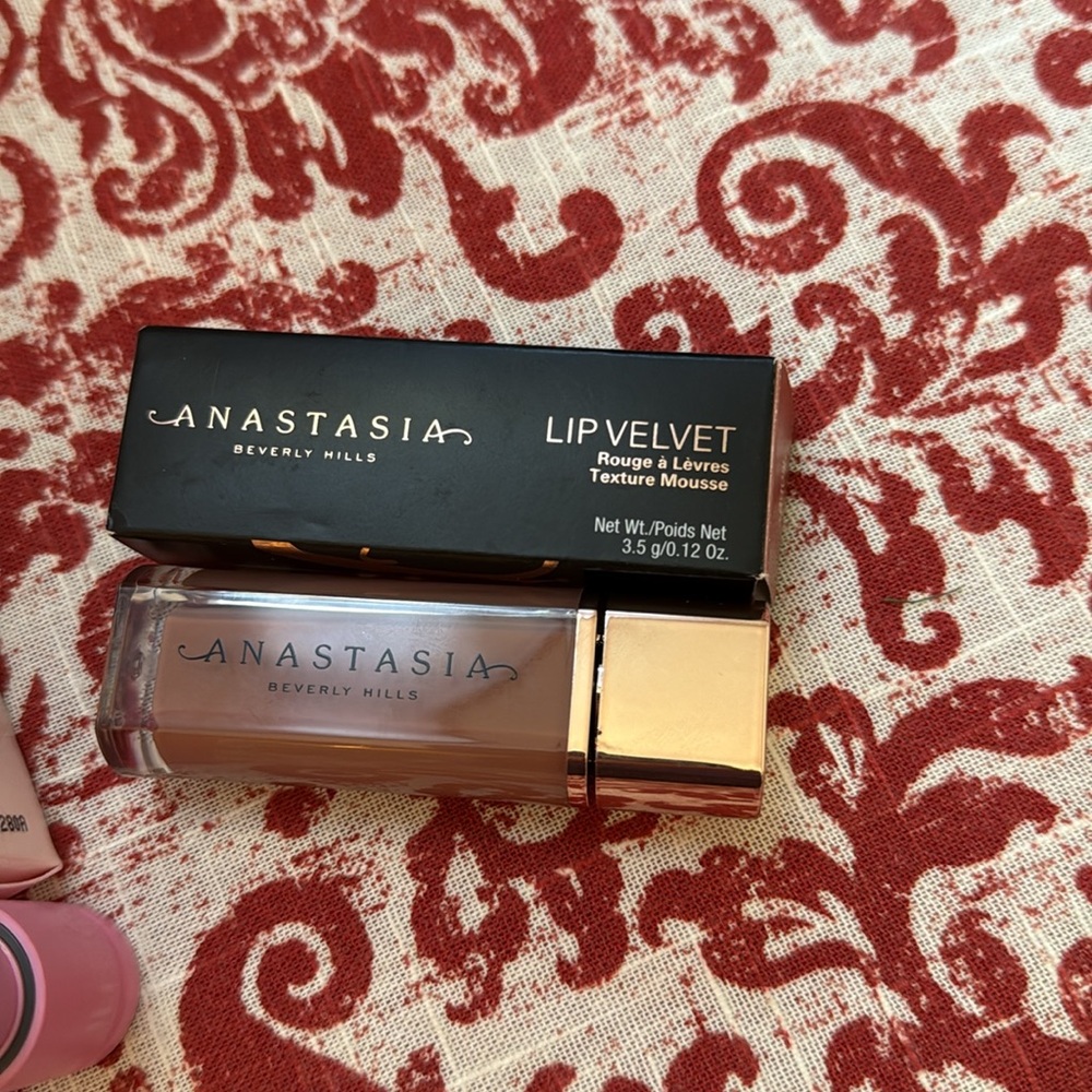 Lip Stick New Lot 5- Jeffrey star, Mac, Anastasia -Assorted Lipstick top brands! - Picture 3 of 5